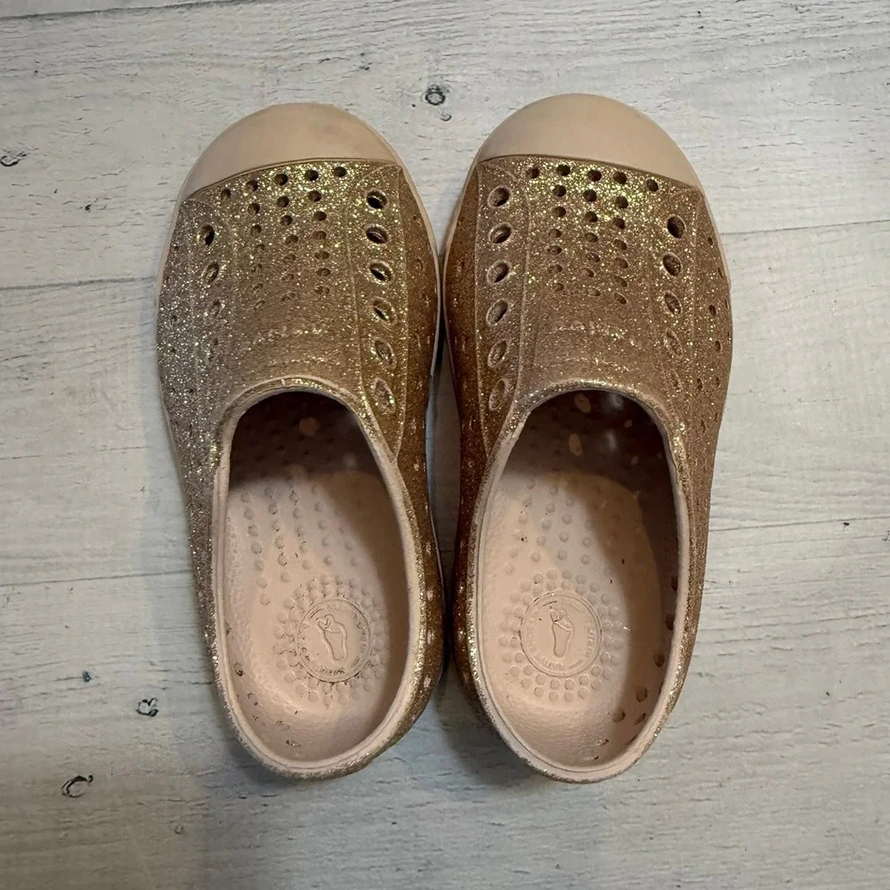 Native Jefferson girls slip on shoes gold glitter little kids size 7